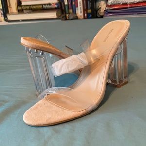 NWOT Clear Nude Chunky Heels 👠